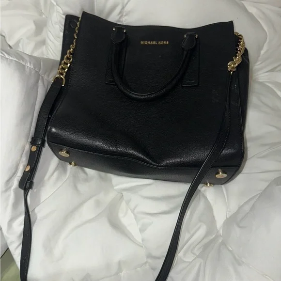 Michael Kors Black and Gold Chain Shoulder Bag - Picture 2 of 4